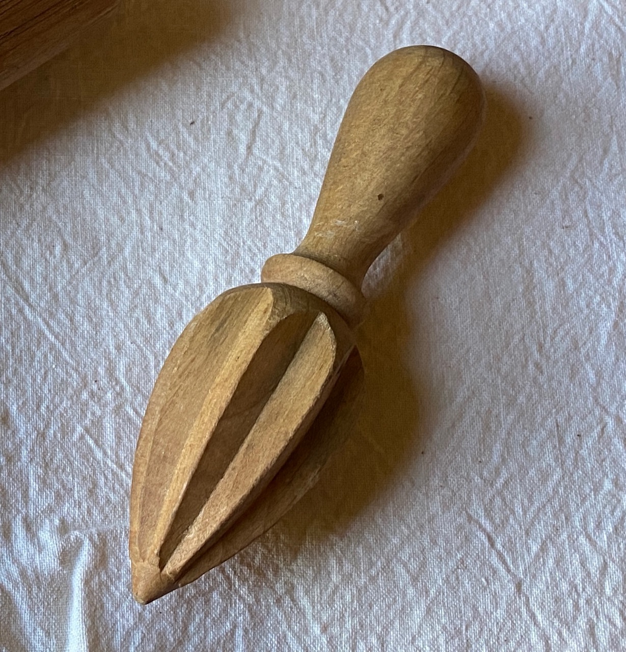 Wooden citrus reamer