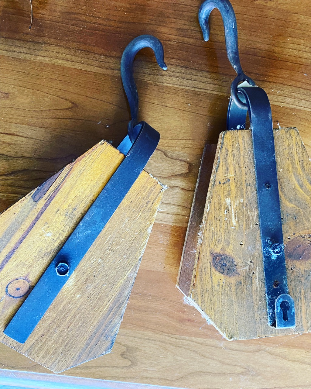 Wooden pulley pair